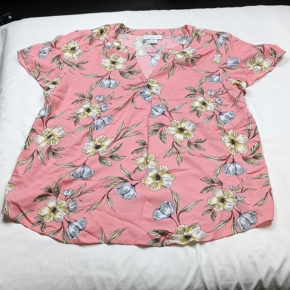 Liz Claiborne pink floral top